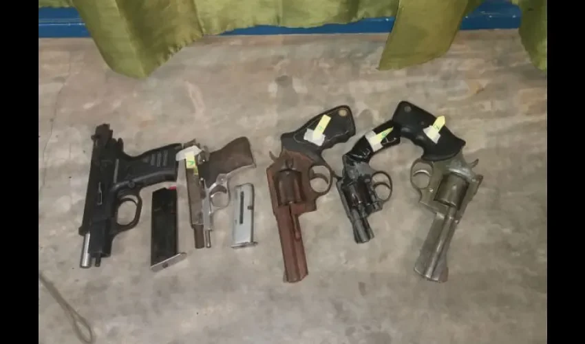 Encuentran armas en La Joya. 