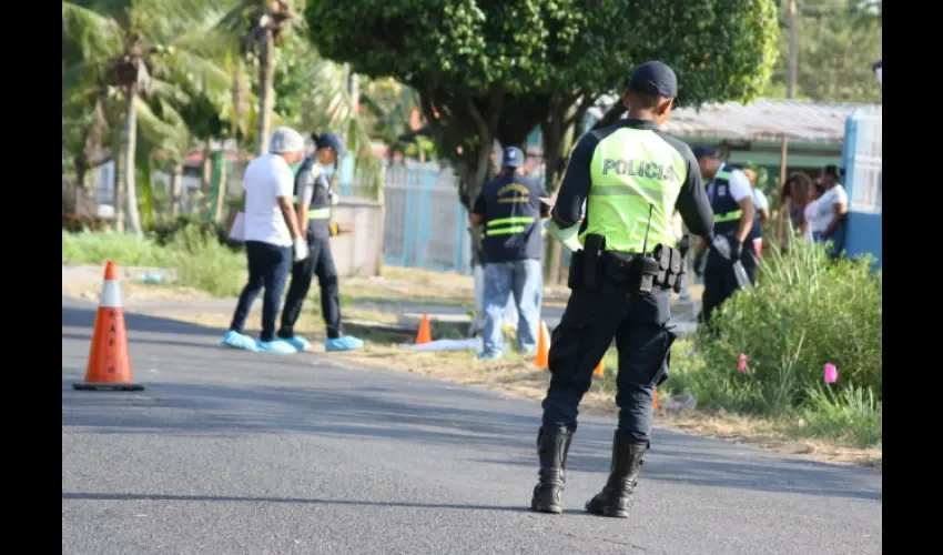 El señor quedó inerte en la cuneta. Foto: Eric Montenegro