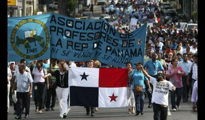 Docentes piden que el Meduca cumpla con los pagos. Foto: Roberto Barrios