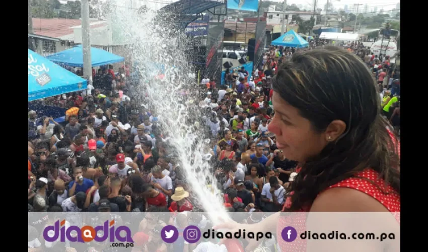 Hubo mucha agua en los culecos de los PreCarnavales de San Miguelito. Foto: Jesús Simmons