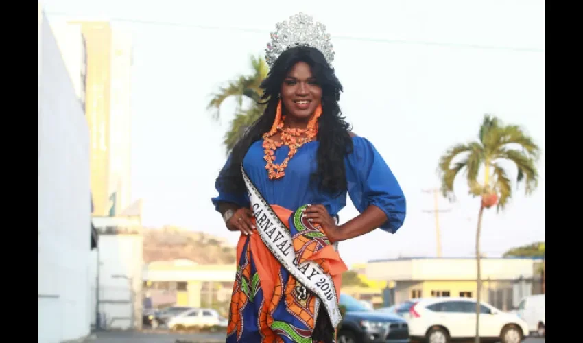 Lanesys Nicole Harts posa para el lente de Anayansi Gamez durante su visita a Grupo Epasa. 