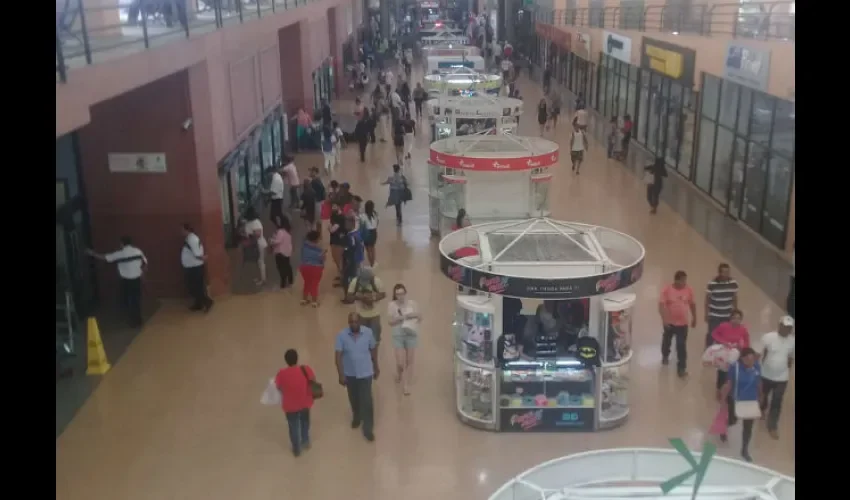 Más de 60 unidades de seguridad estarán vigilando la Terminal de Albrook. Foto: Yanelis Domínguez