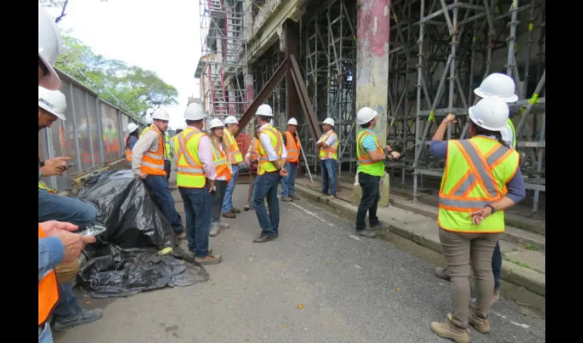 Fotos de inspección a la casa Wilcox en la calle 10, avenida Central de la ciudad de Colón.