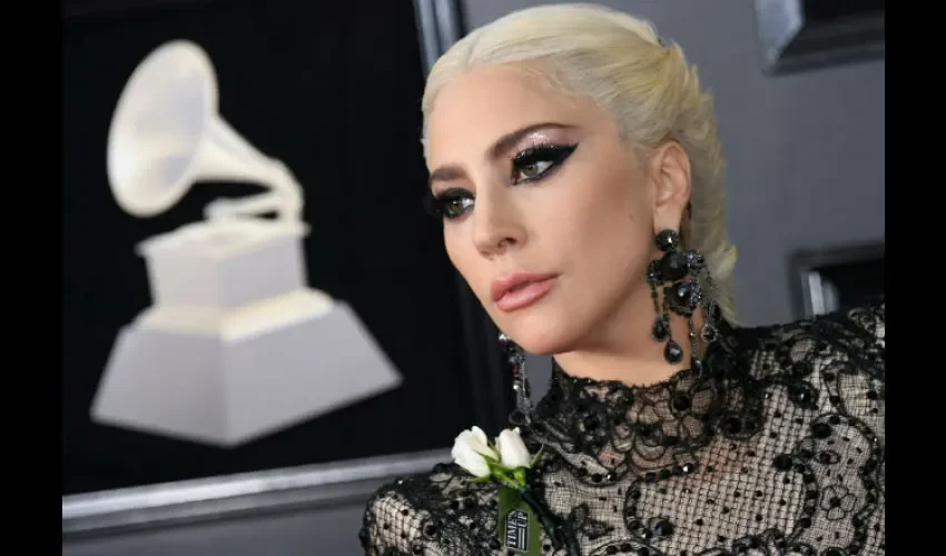 Lady Gaga habló sobre las especulaciones de que ella y Bradley Cooper están enamorados.