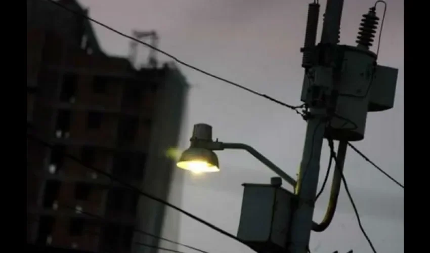 Foto ilustrativa de las torres que transportan la electricidad. 