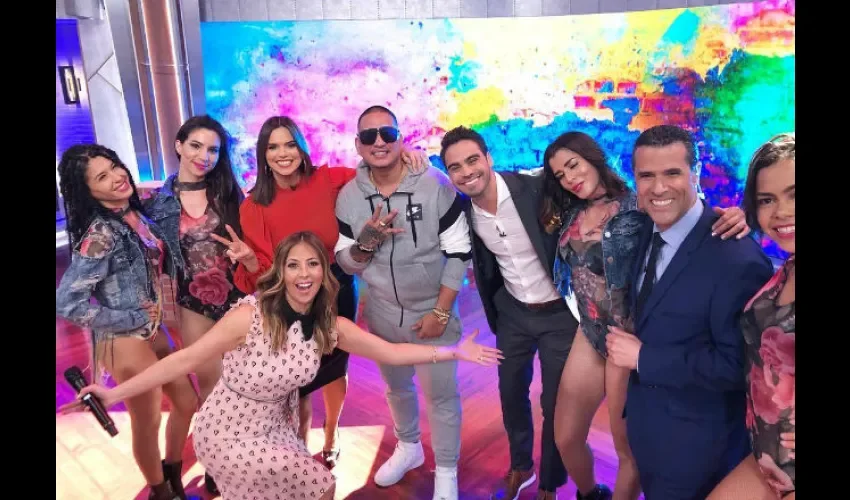 Kenny Man bailó y cantó con el team de @unnuevodia