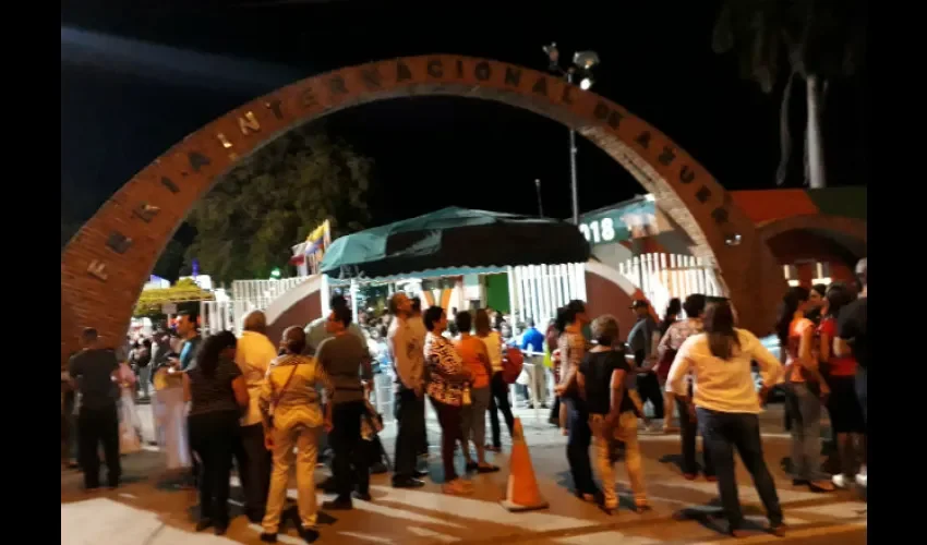 Foto ilustrativa de la entrada de la feria. 