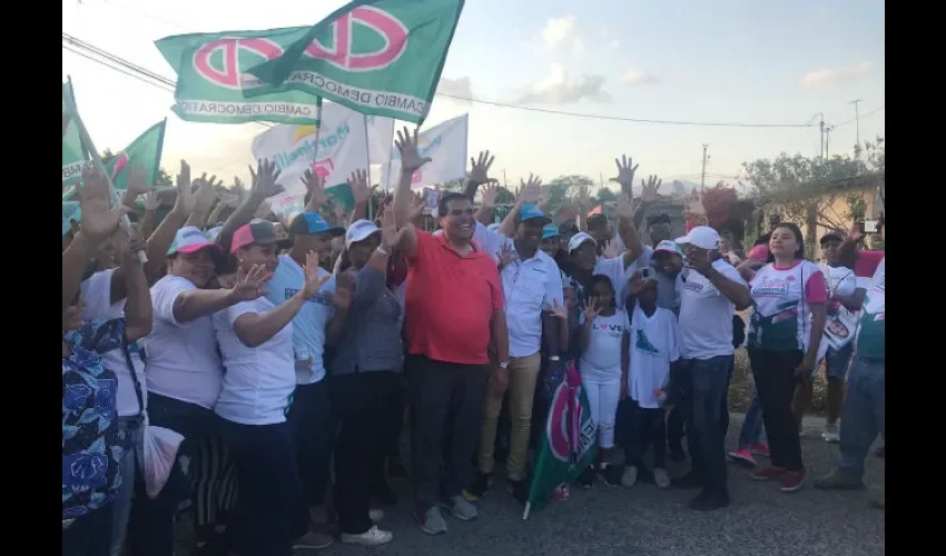 Vistas del recorrido que realizó el candidato Sergio Gálvez. 