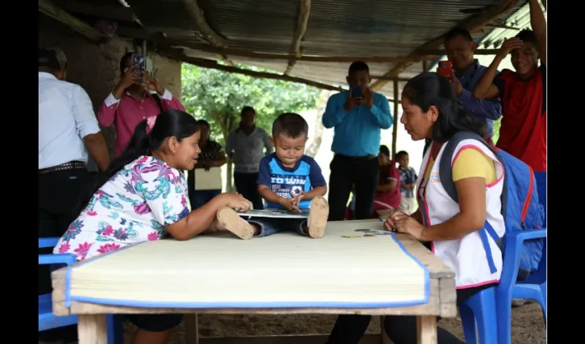  Cuidarte va dirigido a padres de familia de niños de 6 a 36 meses en áreas de difícil acceso, con el objetivo de promover sus capacidades para el cuidado, crianza y estimulación de sus hijos. Foto: Cortesía