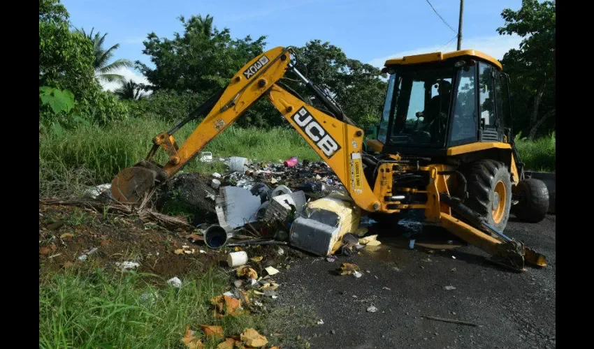 La AAUD realiza los operativos de limpieza y pareciera que no lo hace porque la gente no para de botar basura. Foto: Cortesía