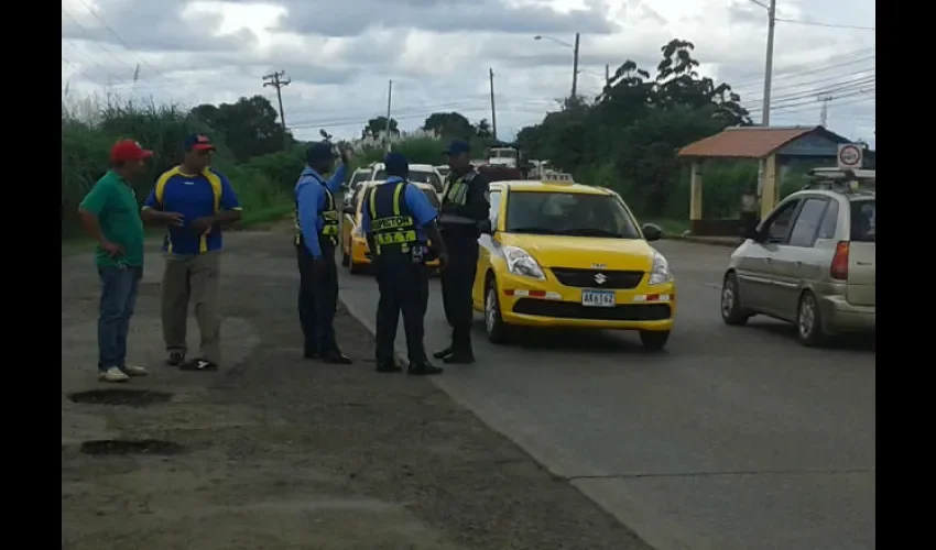 Taxistas buscan soluciones a sus problemas. 