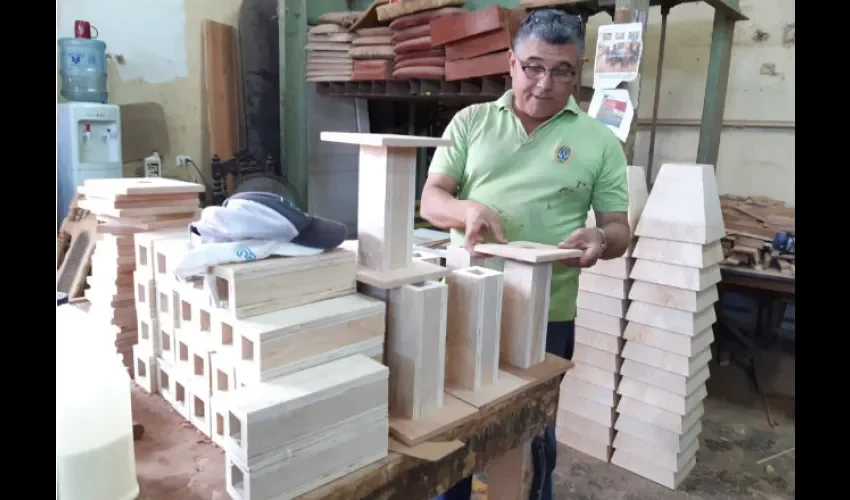 Ceferino Espino, en el taller de ebanistería del Iphe. Foto: MilagrosMF.