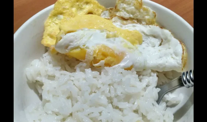 Arroz con huevo. 