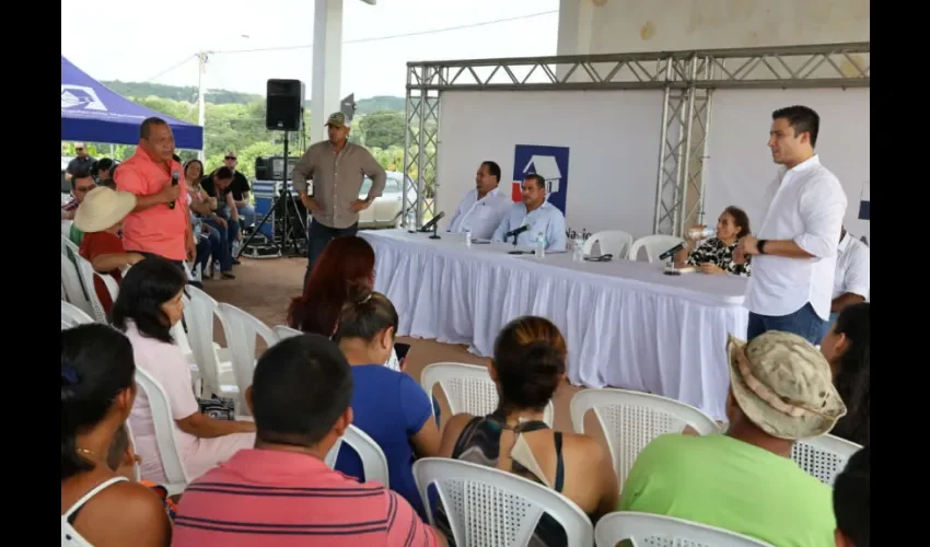 Foto ilustrativa de la reunión. 