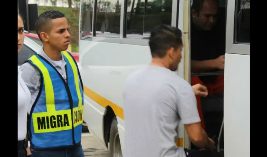 Foto ilustrativa de los agentes de migración. 