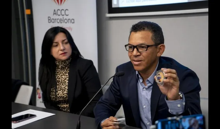 Luis Casis en firma de convenio con org. españolas. Foto: Cortesía