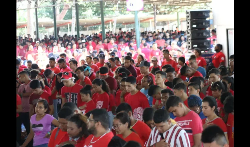 Foto ilustrativa de los participantes. 