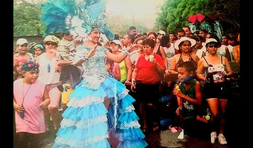 . En aquel tiempo no existía Calle Abajo ni Calle Arriba. Era una fiesta del pueblo y para todos los visitantes. Eran días de tamboritos y violines con reconocidas cantalante del área.