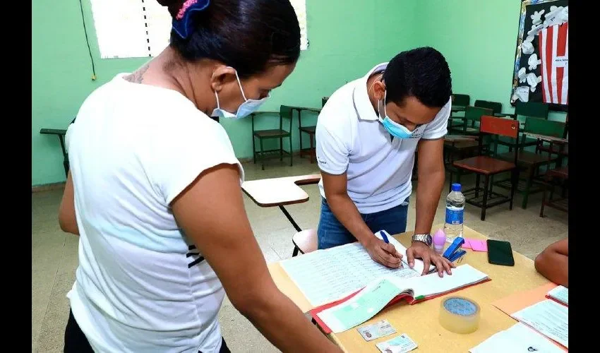 $270 anuales para la educación primaria mediante la beca universal. $360 en premedia y $450 en educación media.