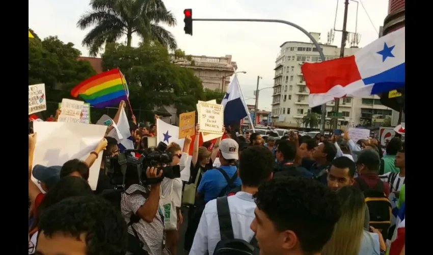 Foto ilustrativa de la caminata de mujeres. 