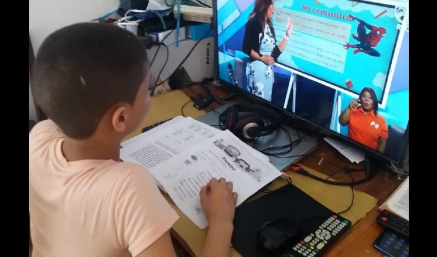 James es muy aplicado y se ha adaptado bien a las clases virtuales. (Foto: Cortesía)