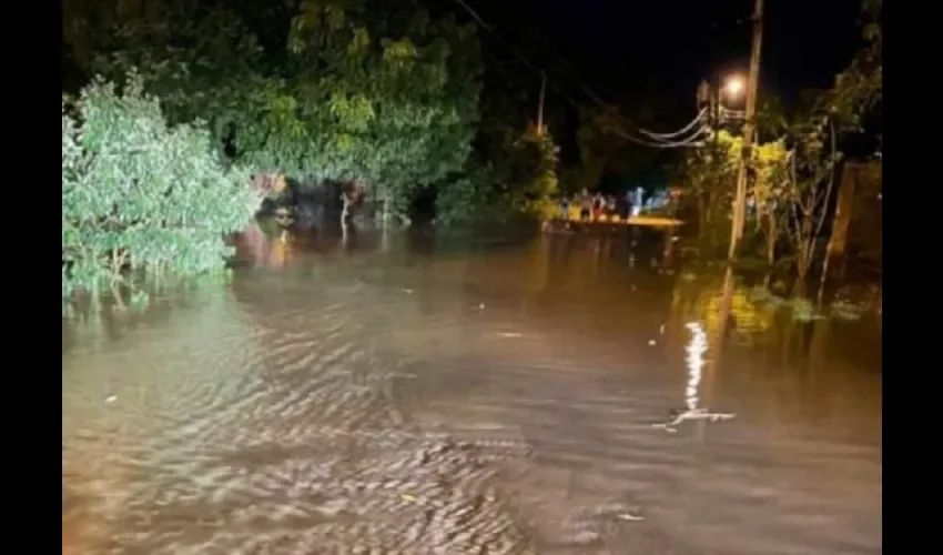 Foto ilustrativa de la crecida del río. 