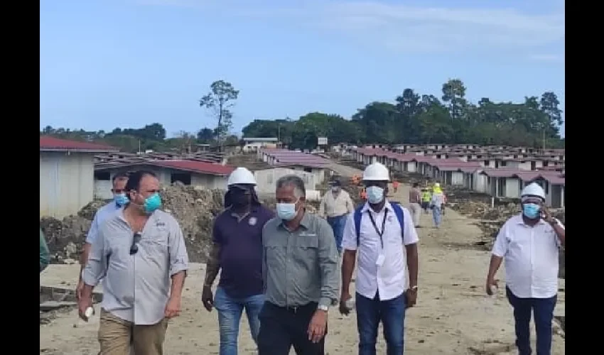 Foto ilustrativa de la inspección de los trabajos. 