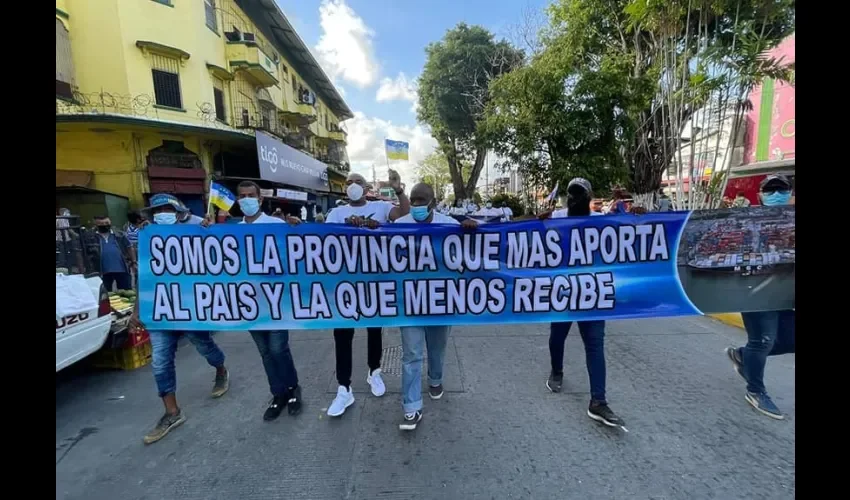 Foto ilustrativa de protestas de colonenses exigiendo mejoras en la ciudad. 