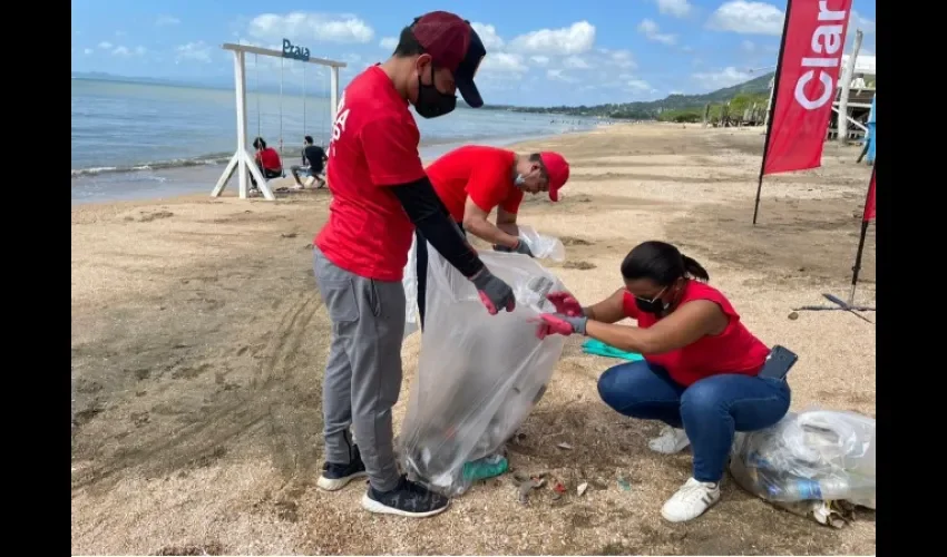 La basura en la playa no cesa. (Foto: Cortesía) 