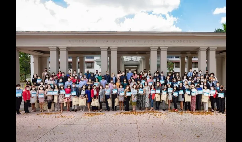 Foto ilustrativa de los participantes. 