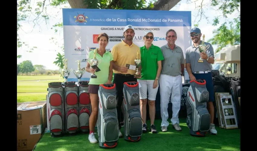 Foto ilustrativa de los participantes. 