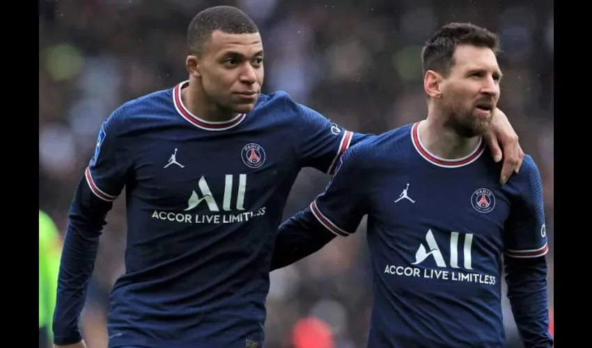 Kylian Mbappé y Leo Messi.  Foto: EFE