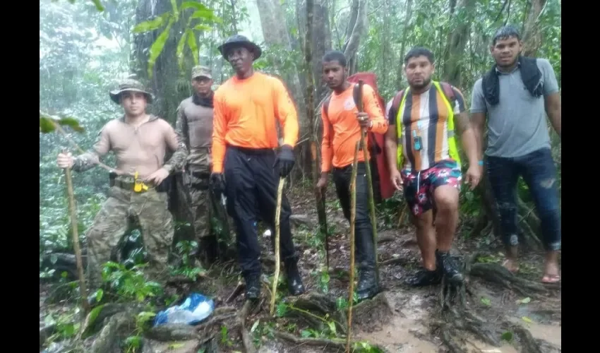 Personal especializado en búsqueda de personas del Sinaproc también se encuentra en el área para dar con su paradero. 