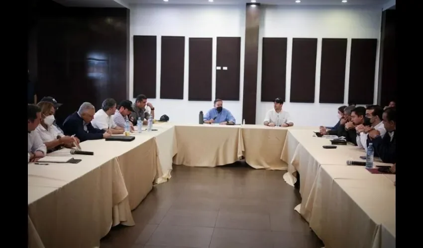 Presidente Cortizo reunido con los diversos grupos sociales. 