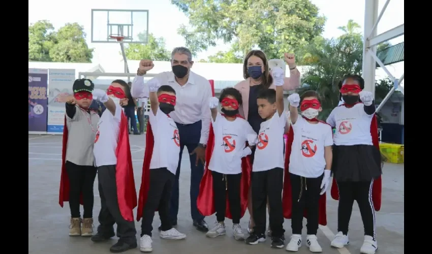 Los niños forman parte del equipo de concientización de la campaña. 