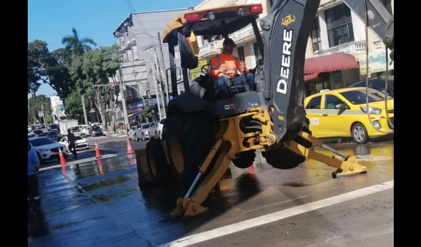 Vista de los trabajos realizados por personal del Idaan. 