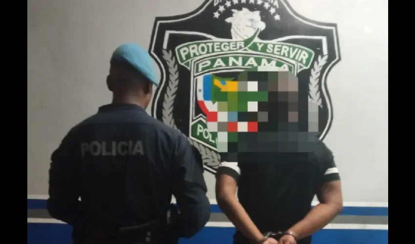 Policía Nacional durante la captura de un sujeto. 