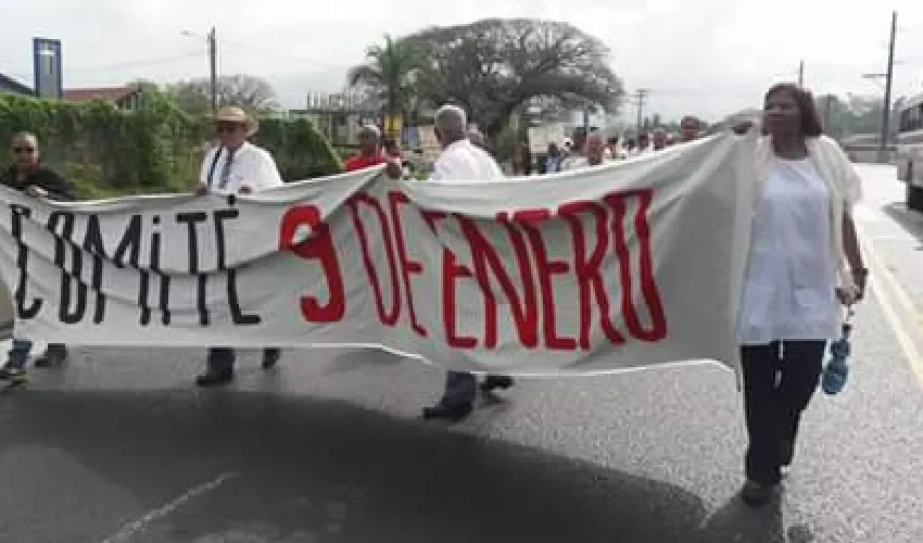 Rinden tributo a los caídos.