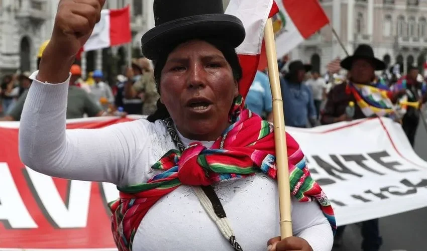 Mujeres se unen a la lucha. 