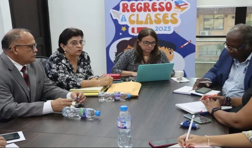 La reunión se realizó con la Ministra de Educación. 