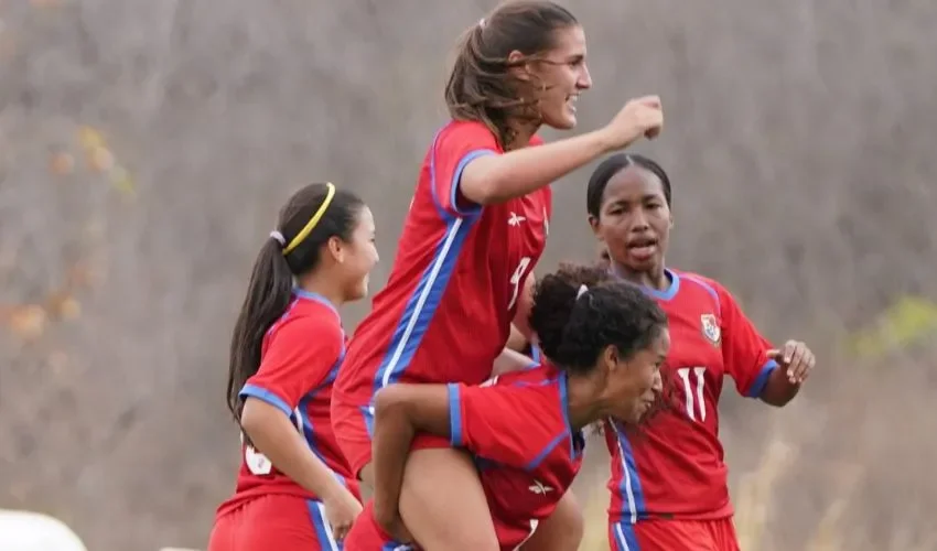 La selección de Panamá celebrando la victoria. @fepafut