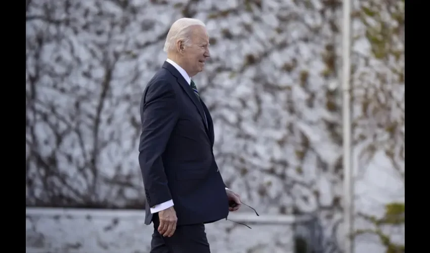 El presidente de EE.UU., Joe Biden, este 13 de abril de 2023, en Dublin (Irlanda). EFE/Tolga Akmen