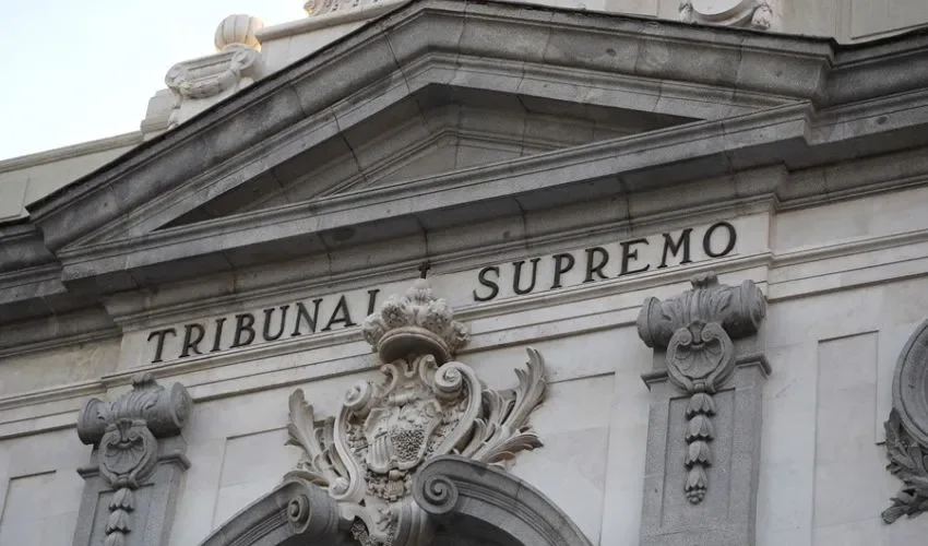 Detalle de la fachada del Tribunal Supremo. EFE/Javier Lizón