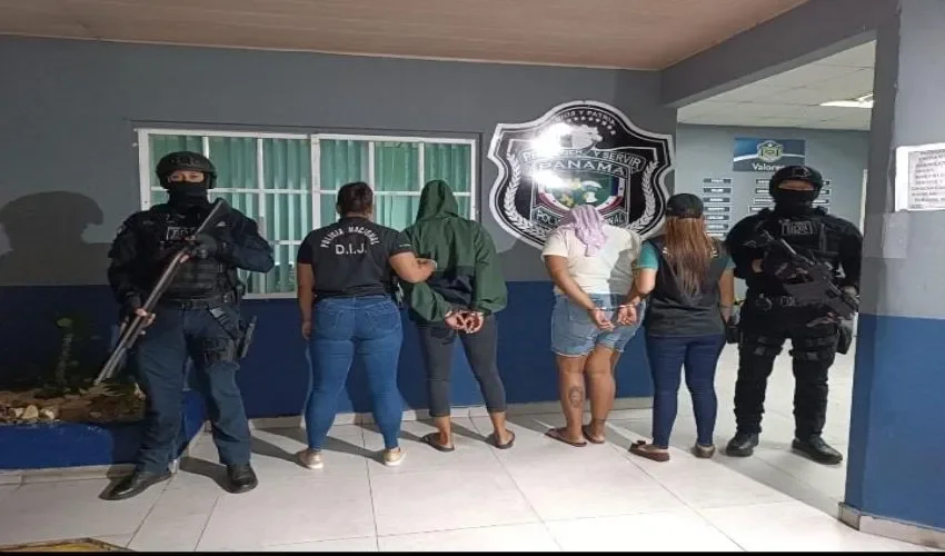 Las personas fueron conducidas por los agentes. 