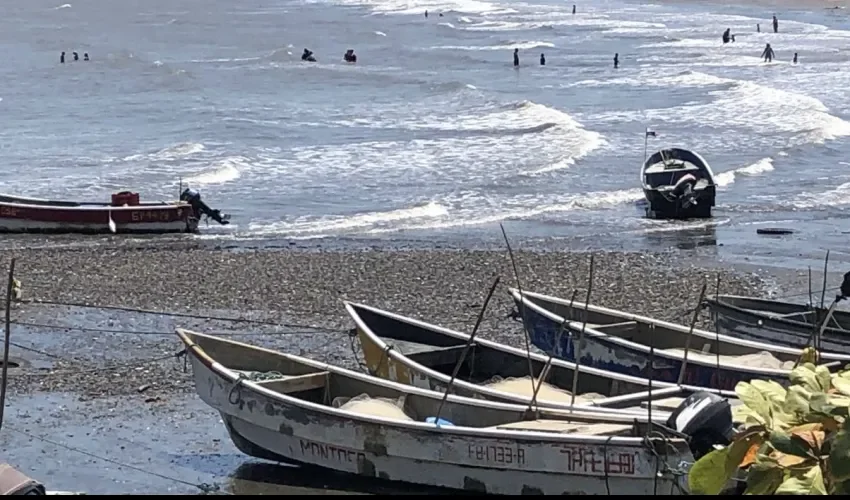 Las lanchas están paradas, a la espera de que cambie el clima. 