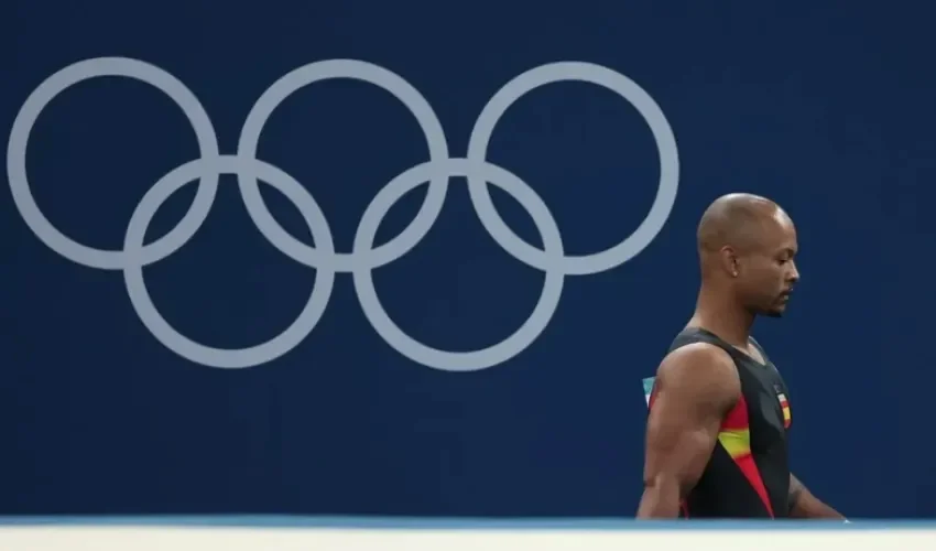 El español Rayderley Zapata en la final masculina de Ejercicios de Suelo de Gimnasia Artística, durante los Juegos Olímpicos de París 2024, en el Bercy Arena de la capital francesa. EFE/Sashenka Gutierrez