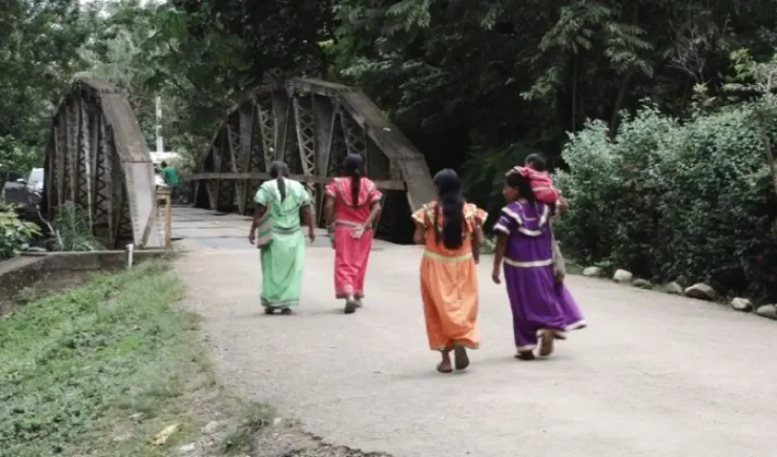 vestido tradicional del pueblo Ngäbe-Buglé. 