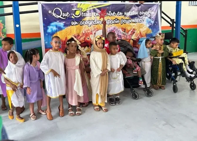  Estudiantes del IPHE de Colón también se unen a la celebración de la Navidad 