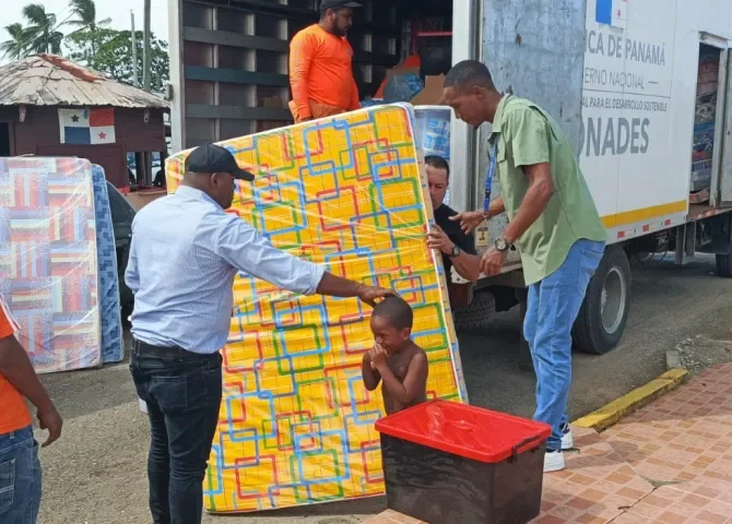  Llevan apoyo a familias afectadas por las lluvias en Colón 