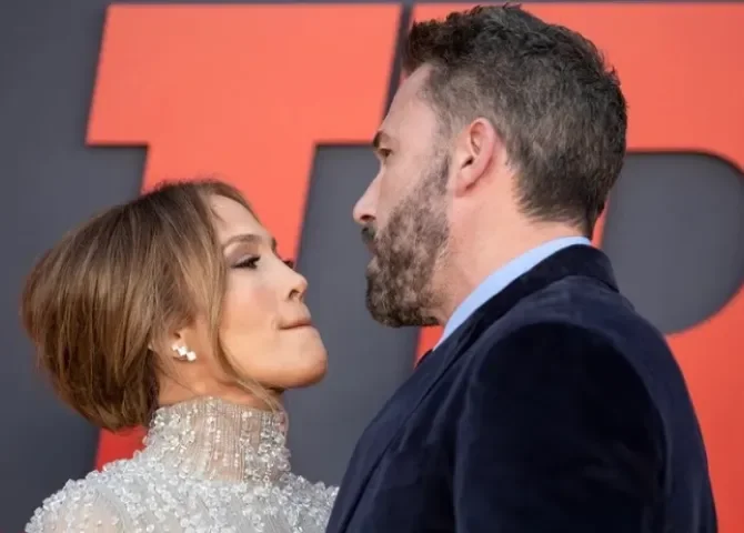  Jennifer López y Ben Affleck, en una imagen de archivo. EFE/EPA/Etienne Laurent 